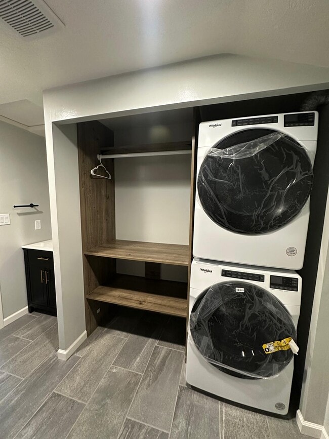 Building Photo - 1414 S Rebecca Ln