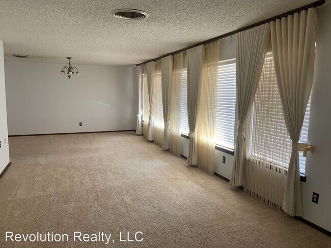 Building Photo - 3 br, 2 bath House - 1900 Carlyle Drive