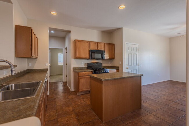 Building Photo - Great Rancho Sahuarita Home!!