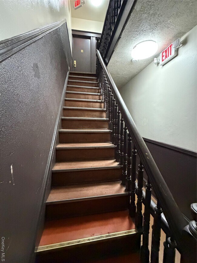 Building Photo - 31 Spruce St