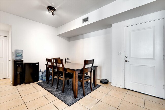 Building Photo - 511 SE 5 Ave