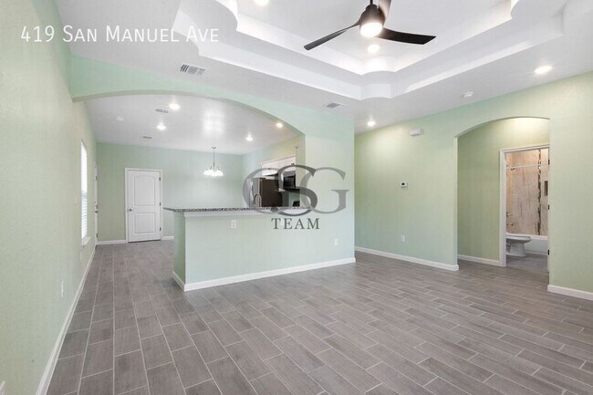 Building Photo - 419 San Manuel Ave