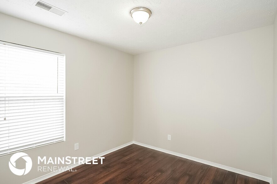 Building Photo - 2815 Creekbend Dr