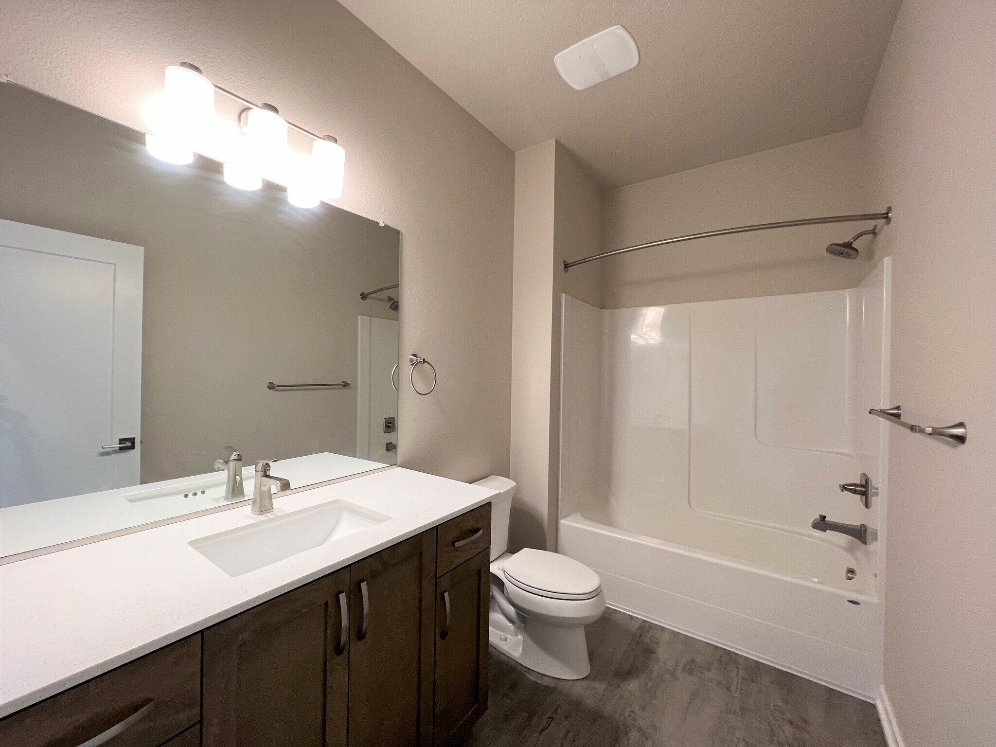 Secondary Bathroom with Tub - 12428 SW 171st Ter