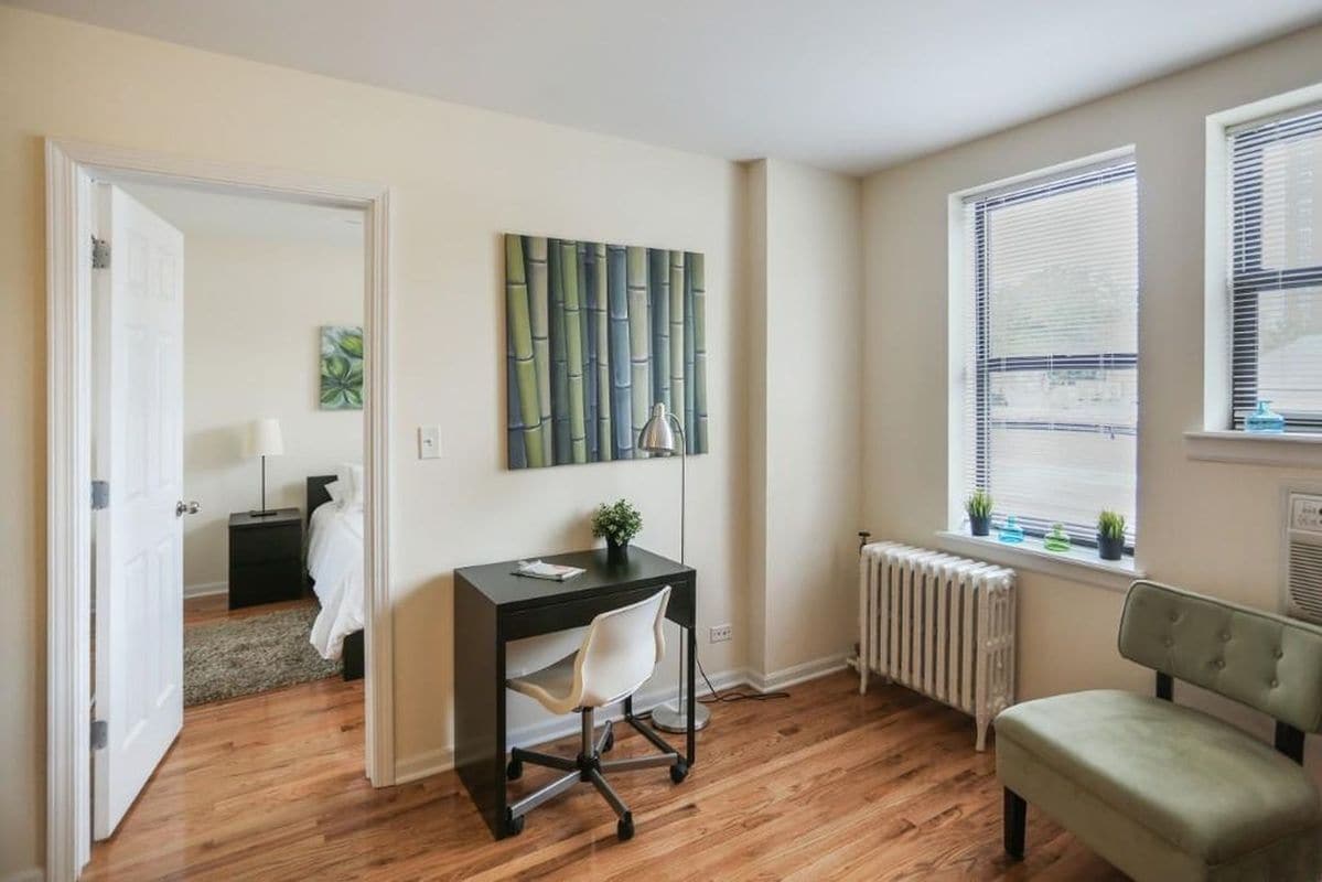 Building Photo - 5050 N Sheridan Rd