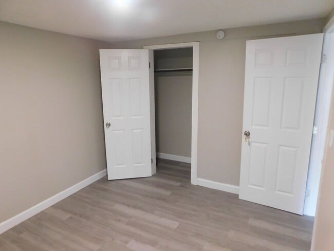 Building Photo - **ROOM** with SHARED KITCHEN and BATH in a newly remodeled House