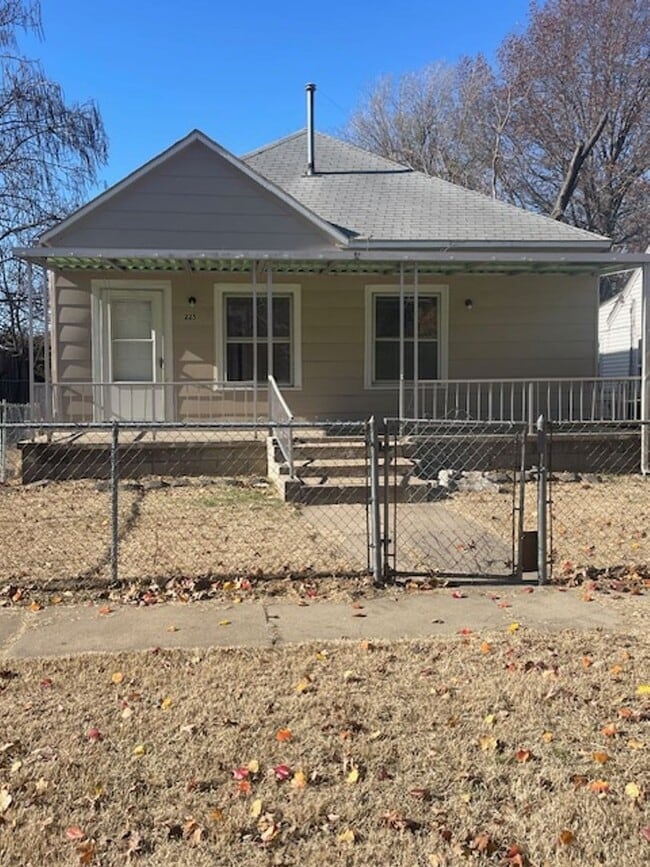 Primary Photo - 225 N Santa Fe Ave