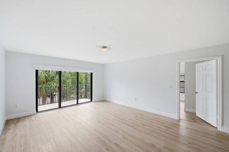 Building Photo - 2691 Albatross Rd N