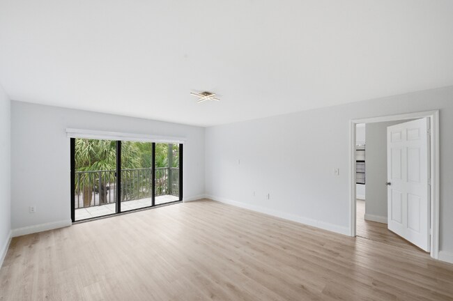 Building Photo - 2691 Albatross Rd N