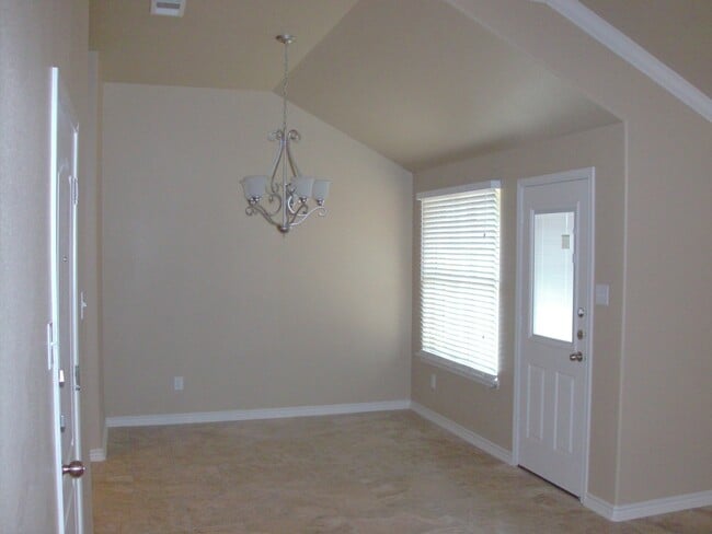 Building Photo - 5605 Settlers Ct