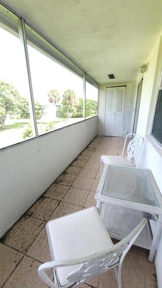 Building Photo - 147 Bedford F