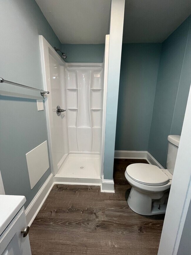 Building Photo - Gorgeous Studio, Second-floor! Apartment i...