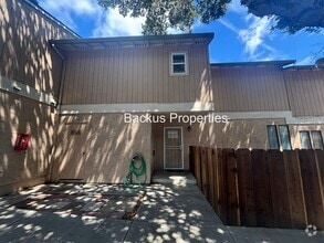 Building Photo - Updated three-bedroom unit in North Salinas
