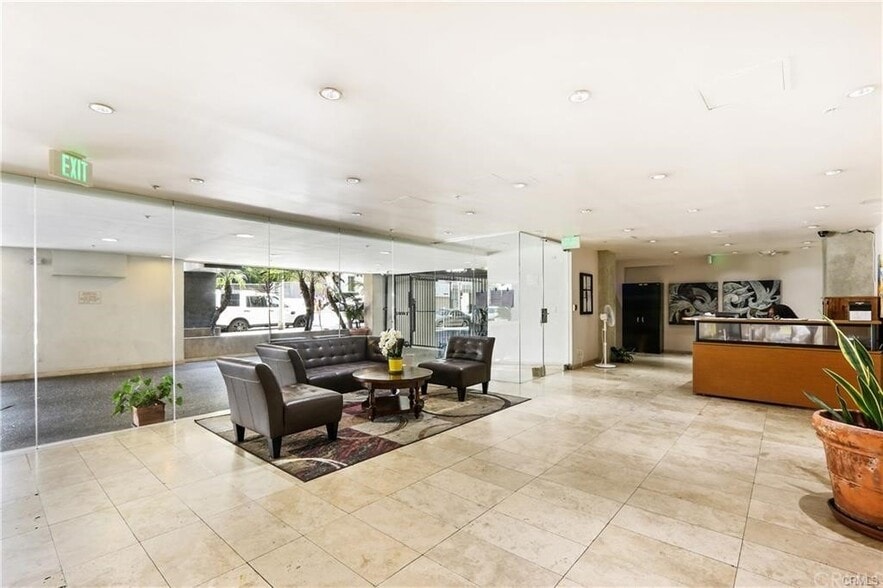 Lobby - 625 S Berendo St