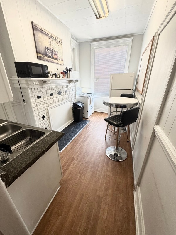 Building Photo - 712 N Arthur Ashe Blvd