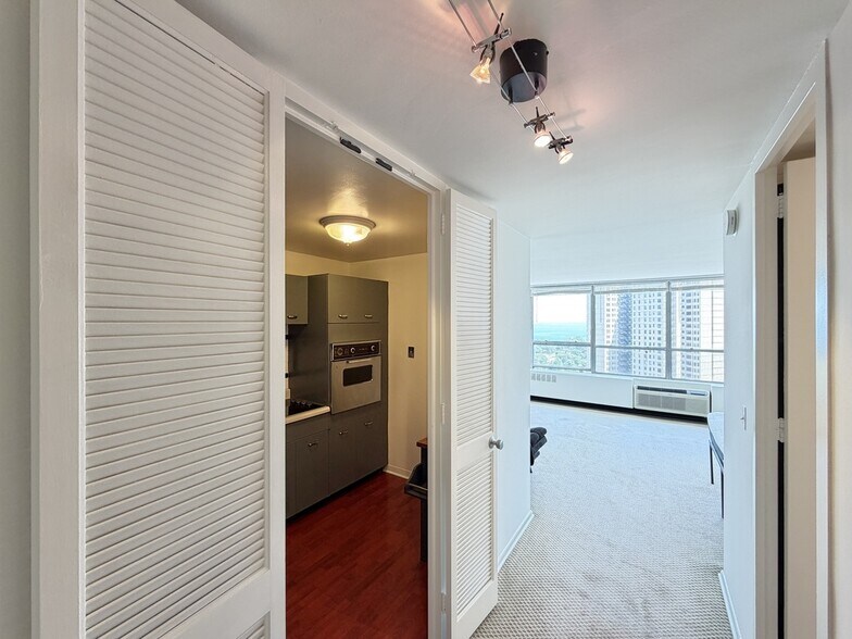 Building Photo - 4800 S Chicago Beach Dr