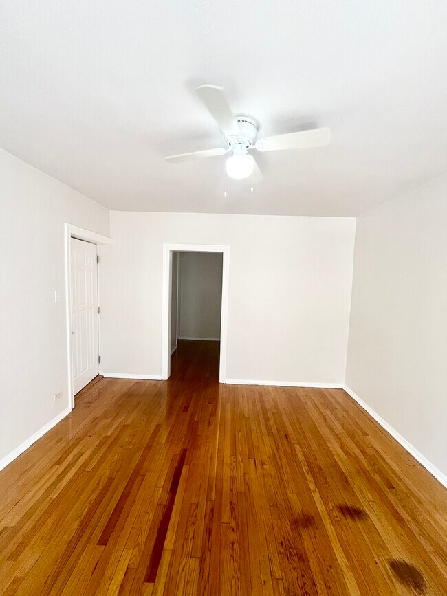 Building Photo - 950 N Kildare Ave