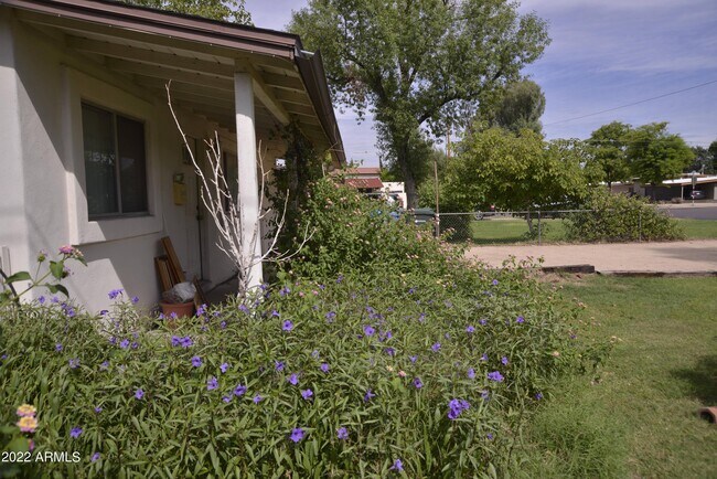 Building Photo - 5650 N 10th St