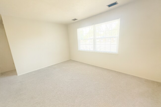 Building Photo - 1128 Amherst Dr