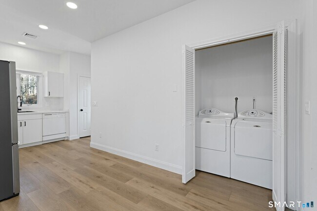 Building Photo - 70 Archer Ln