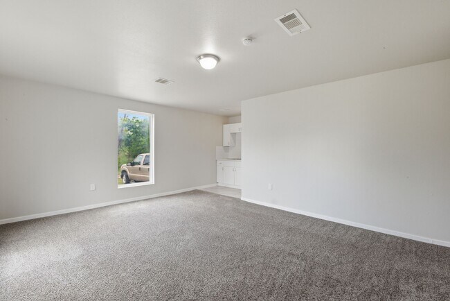 Building Photo - 303 Gans St