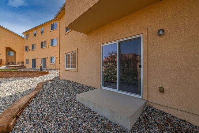 Building Photo - Available Now 3 Bed 3 Bath 2 Car Garage To...