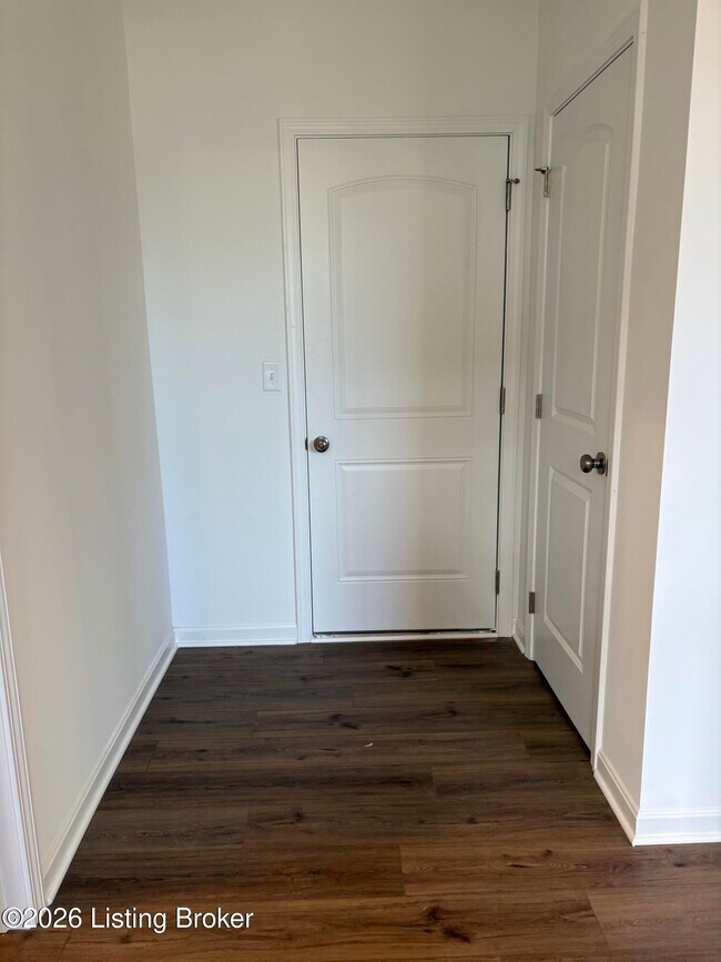 Building Photo - 2015 Lyndon Green Cir