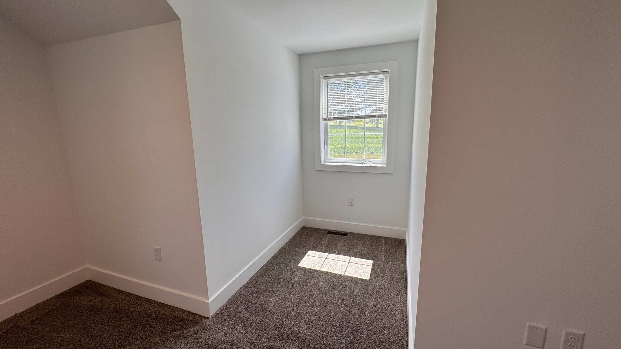 Building Photo - 19 Burk Ct