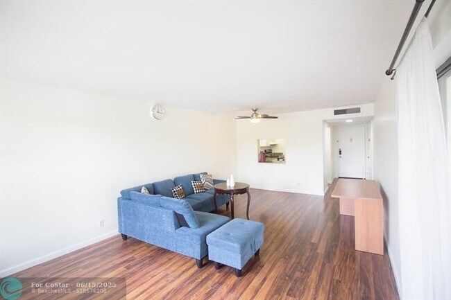Building Photo - 2316 S Cypress Bend Dr