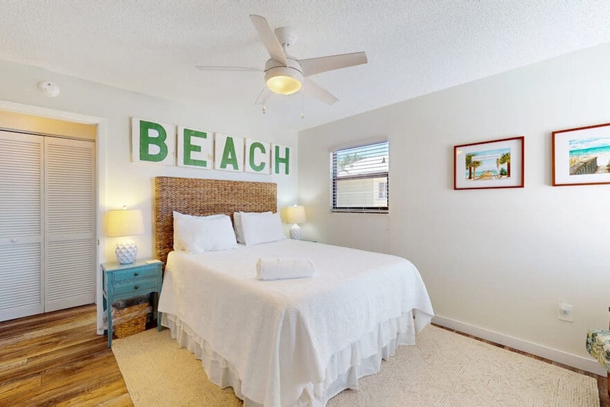 Building Photo - 525 Loquat Dr