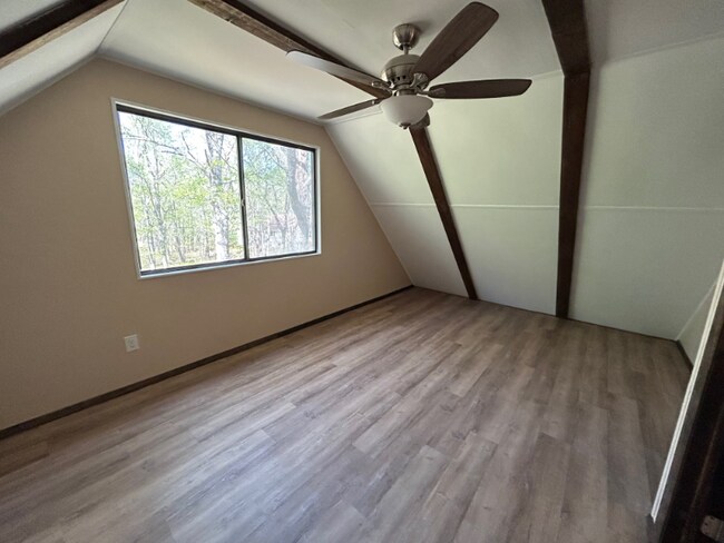 Building Photo - 224 Maple Ridge Dr