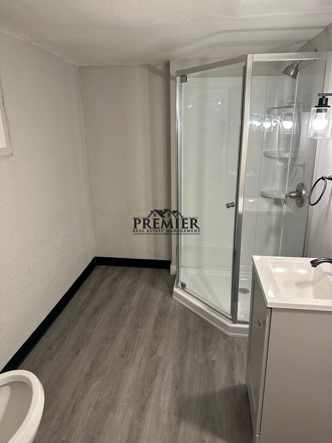 Building Photo - 1702 E 72nd St