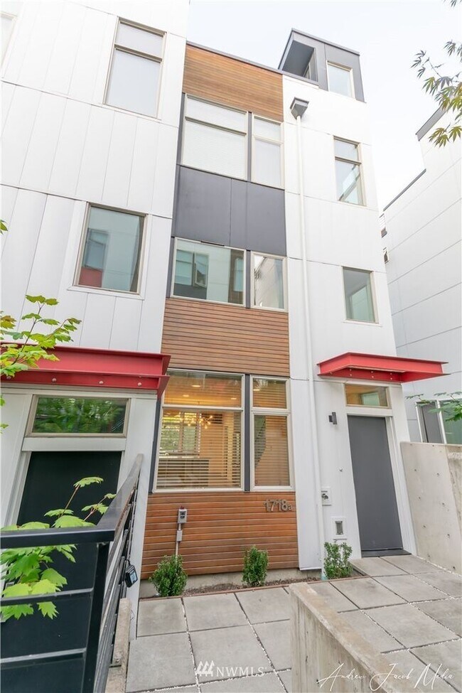 Building Photo - 1718 27th Ave