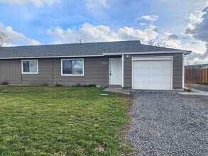 Building Photo - Duplex