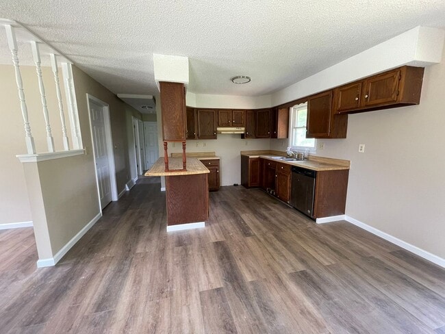 Building Photo - 3 Bedroom house FOR RENT in Bowling Green, MO