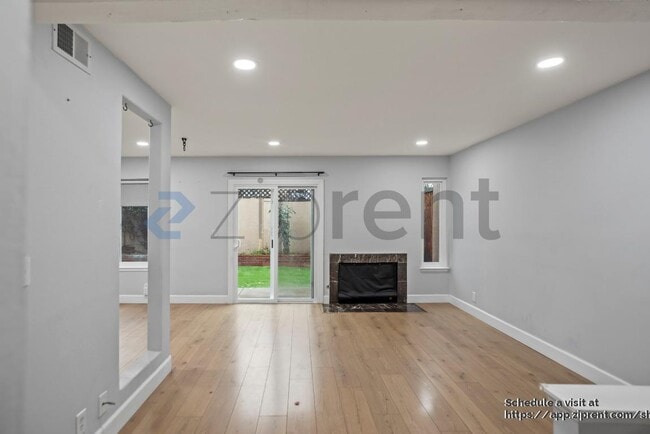 Building Photo - 567 Blue Jay Dr