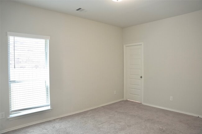 Building Photo - 24727 Tanoureen Dr