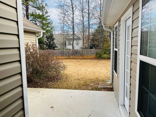 Building Photo - Welcome home! 3 Bedroom 2 Bath home in Sum...