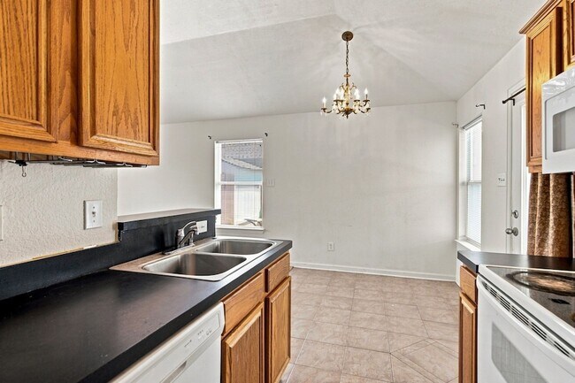 Building Photo - 616 Mustang Ct