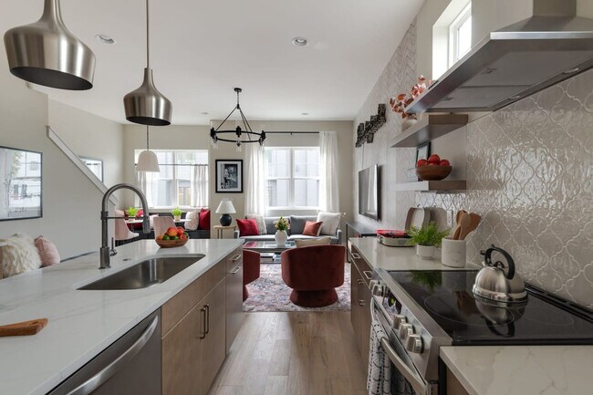 Building Photo - 1405 Napoleon St