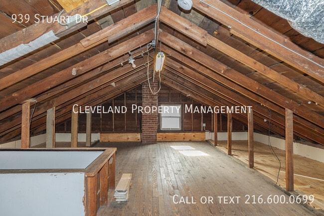 Building Photo - 939 Stuart Dr