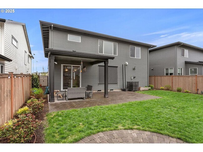Building Photo - 4093 SE Reed Dr