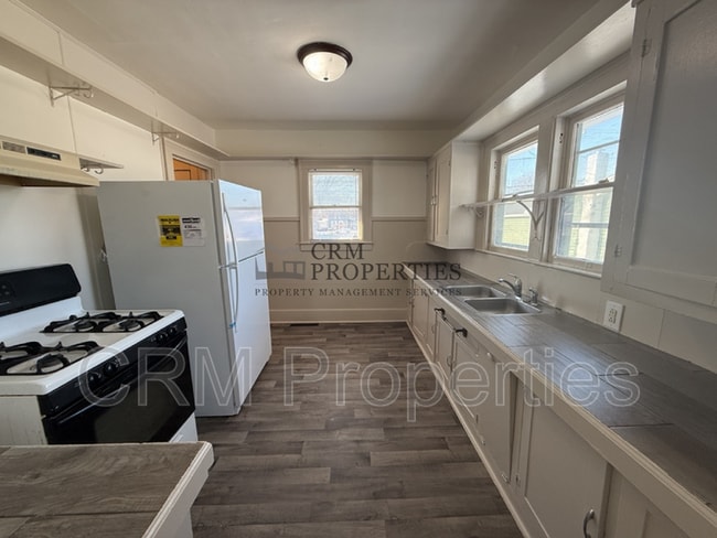 Building Photo - 811 N Webster St