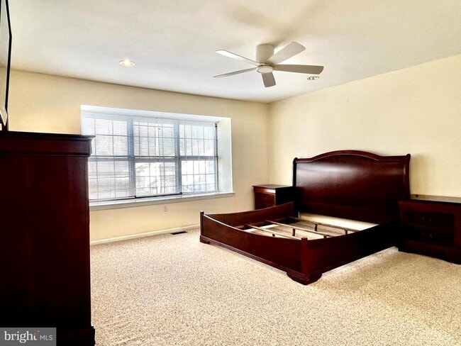 Building Photo - 5 Emily Ct