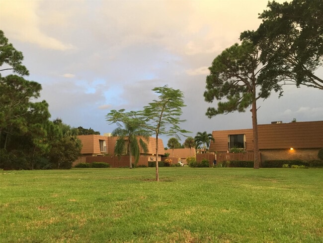 Building Photo - 5748 SE Riverboat Dr