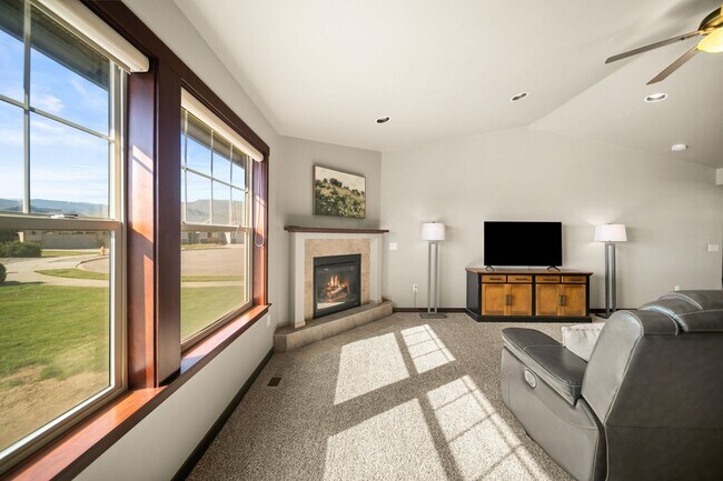 Building Photo - 229 Sun Valley Dr