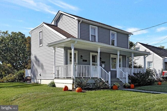 Building Photo - 316 W 9th St