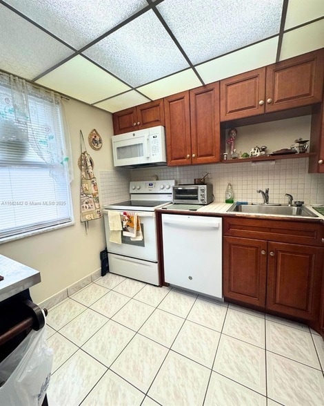 Building Photo - 7787 Golf Cir Dr