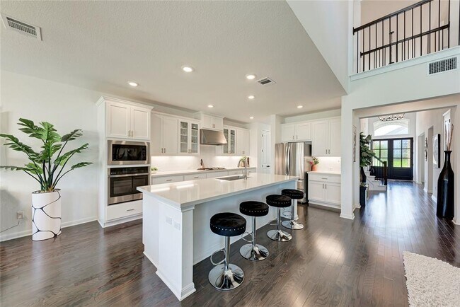 Building Photo - 5028 Olimpico Wy