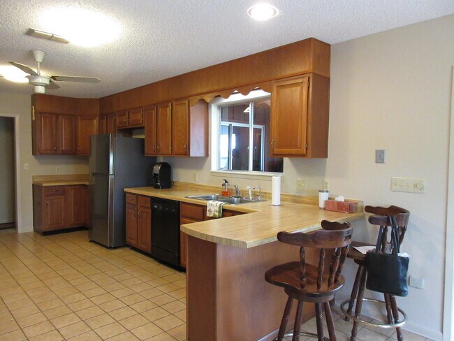 Building Photo - 631 Nelson Point Rd